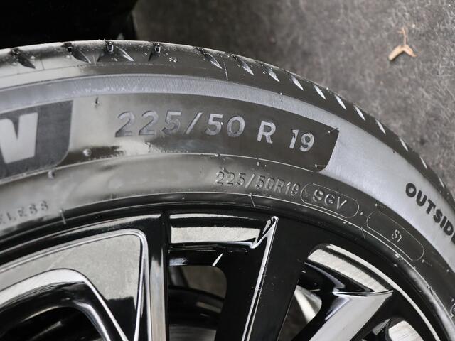 Toyota C-HR 2.0 Plug-in Hybrid 220 Black Edition | Actieprijs|