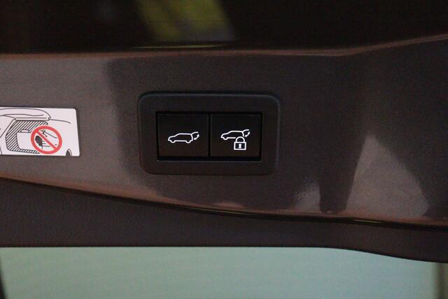 Toyota C-HR 1.8 Hybrid 140 Team D | TWO-TONE | APPCONNECT | CAMERA + PDC | VRUIT/STUUR/STOELVERW | LANE-ASSIST / WARNING |