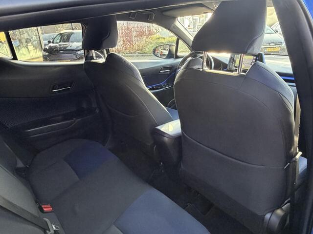 Toyota C-HR 1.8 Hybrid Bi-Tone AUTOMAAT | APPLE CARPLAY | CAMERA | NAVIGATIE | AIRCO/EC | CRUISECONTROL | PARKEERSENSOREN | TREKHAAK | DAB RADIO | LED VERLICHTING | STOELVERWARMING |