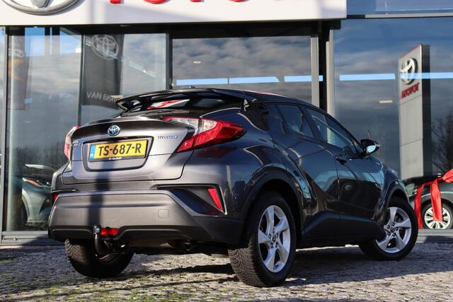 Toyota C-HR 1.8 Hybrid Active, Trekhaak, Airco, Cruise control Navigatie, Parkeercamera, Stuurwielbediening.