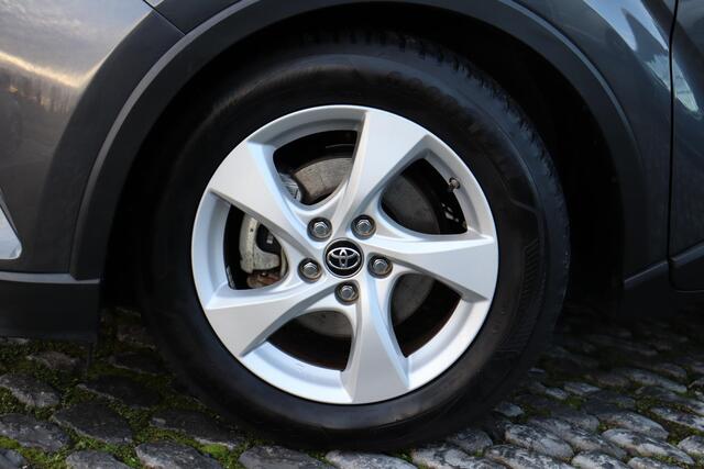 Toyota C-HR 1.8 Hybrid Active, Trekhaak, Airco, Cruise control Navigatie, Parkeercamera, Stuurwielbediening.