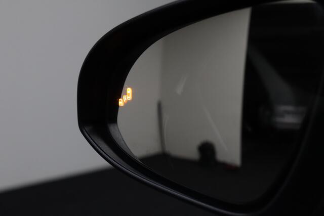 Toyota C-HR 1.8 Hybrid Style | Adaptive-cruise | Camera | Clima | Parkeerassistent | Navigatie | Keyless | Stoel & Stuurverwarming | Dodehoekdetectie