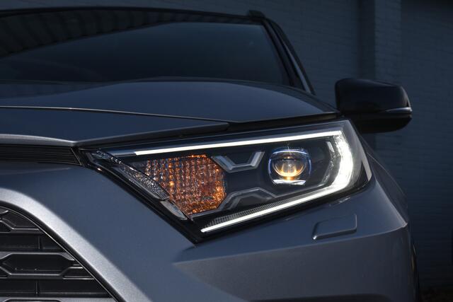 Toyota C-HR 1.8 Hybrid Dynamic Automaat 122pk | Stoelverwarming | Trekhaak afneembaar | Cruisecontrol |