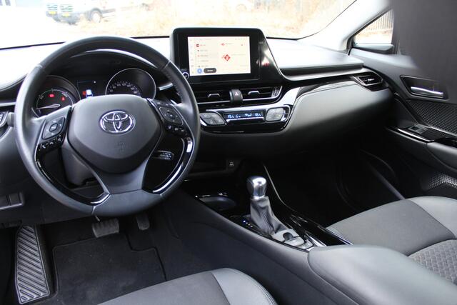 Toyota C-HR 2.0 Hybrid 184 Dynamic | Rijklaar | Trekhaak | Blind Spot | Keyless | LED | Sensoren v+a | Camera | 18" | Adap. cruise