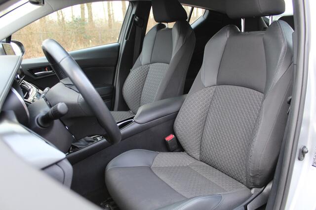 Toyota C-HR 2.0 Hybrid 184 Dynamic | Rijklaar | Trekhaak | Blind Spot | Keyless | LED | Sensoren v+a | Camera | 18" | Adap. cruise