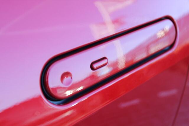 Toyota C-HR 1.8 Hybrid 140 First Edition Bi-Tone | Rijklaar | Apple/Android | Navi | Stoel-/Stuurverwarming | Dodehoekdetectie | Camera | Keyless | LED