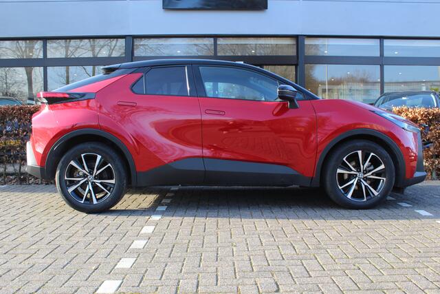 Toyota C-HR 1.8 Hybrid 140 First Edition Bi-Tone | Rijklaar | Apple/Android | Navi | Stoel-/Stuurverwarming | Dodehoekdetectie | Camera | Keyless | LED