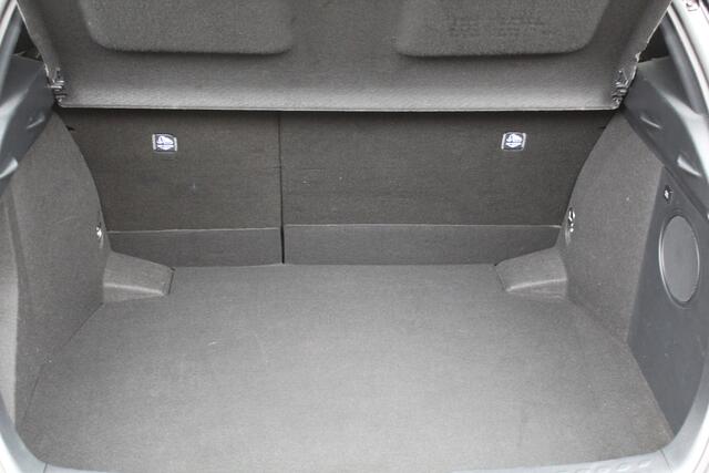 Toyota C-HR 1.8 Hybrid Style Luxury | Rijklaar | Stoelverwarming | JBL | Climate control | Apple/ Android | Dodehoekdetectie |