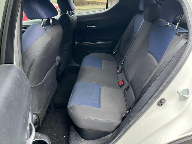 Toyota C-HR 1.8 Hybrid Bi-Tone | Stoelverwarming | Camera | Navi | Zomer & Winter Set | Dealer Onderhouden |