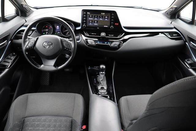 Toyota C-HR 1.8 Hybrid First Edition, Trekhaak, Cruise control , Apple CarPlay / Android Auto, Treeplank, BSM.