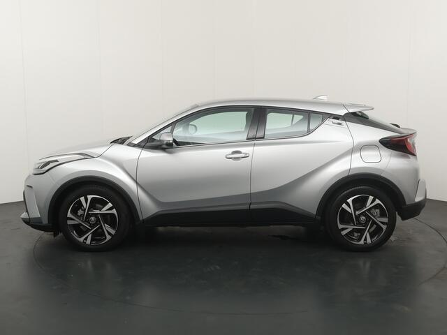 Toyota C-HR 1.8 Hybrid 122pk Dynamic | Trekhaak | Adapt. Cruise | Camera | Dodehoek detectie | Garantie T/M 04/2028 | Apple carplay |