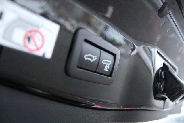 Toyota C-HR 1.8 Hybrid 140 First Edition | Rijklaar | Apple/Android | Navi | Stoel-/Stuurverwarming | Blind Spot | Camera | Keyless | LED | El.achterklep