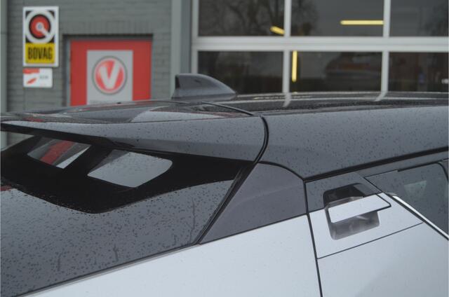Toyota C-HR 1.8 Hybrid Bi-Tone Trekhaak / dodehoek / stuurverwarming