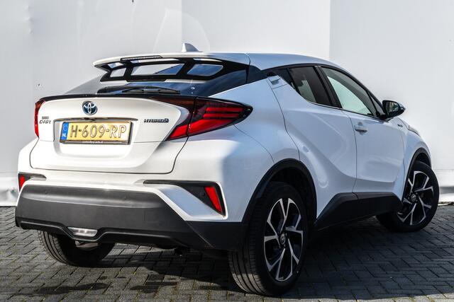 Toyota C-HR 1.8 Hybrid First Edition | Automaat | NED auto | Clima | Pdc | Keyless entry | |DAB Audio | Camera | stoelen verwarmd | Cruise adaptief |18 INCH Lmv |