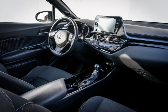 Toyota C-HR 1.8 Hybrid First Edition | Automaat | NED auto | Clima | Pdc | Keyless entry | |DAB Audio | Camera | stoelen verwarmd | Cruise adaptief |18 INCH Lmv |