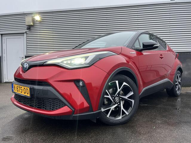 Toyota C-HR 1.8 Hybrid First Edition Navigatie, Dodehoekdetectie, JBL, Stoelverwarming, PDC, Nieuw geleverd en dealeronderhouden, 1e eign.