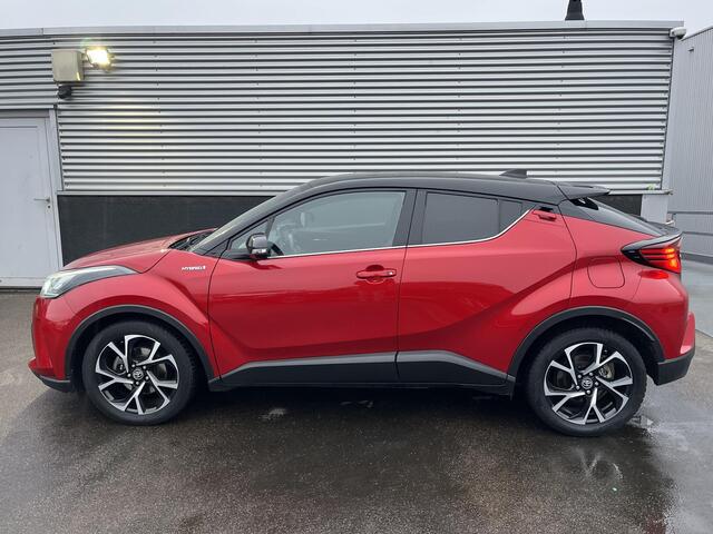 Toyota C-HR 1.8 Hybrid First Edition Navigatie, Dodehoekdetectie, JBL, Stoelverwarming, PDC, Nieuw geleverd en dealeronderhouden, 1e eign.