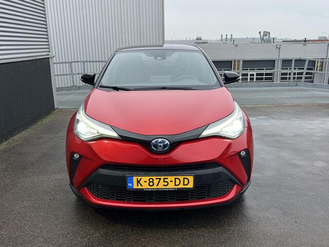 Toyota C-HR 1.8 Hybrid First Edition Navigatie, Dodehoekdetectie, JBL, Stoelverwarming, PDC, Nieuw geleverd en dealeronderhouden, 1e eign.