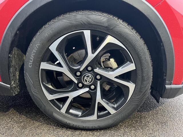 Toyota C-HR 1.8 Hybrid First Edition Navigatie, Dodehoekdetectie, JBL, Stoelverwarming, PDC, Nieuw geleverd en dealeronderhouden, 1e eign.