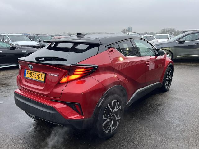 Toyota C-HR 1.8 Hybrid First Edition Navigatie, Dodehoekdetectie, JBL, Stoelverwarming, PDC, Nieuw geleverd en dealeronderhouden, 1e eign.