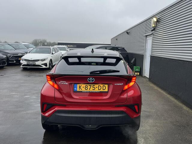 Toyota C-HR 1.8 Hybrid First Edition Navigatie, Dodehoekdetectie, JBL, Stoelverwarming, PDC, Nieuw geleverd en dealeronderhouden, 1e eign.