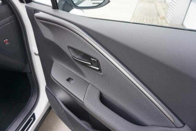 Toyota C-HR 2.0 Plug-in Hybrid 220 Dynamic |Navi|Carplay|PDC V+A|Dodehoek|E.a.klep|Stoel en stuur verw.|Camera|Bi-Tone|