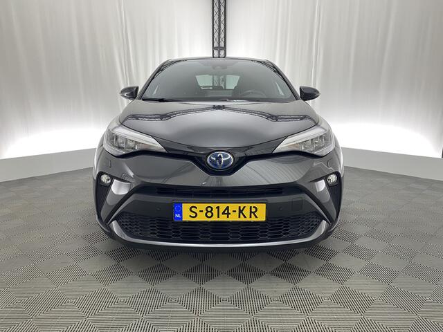 Toyota C-HR 1.8 Hybrid Dynamic | Apple carplay | Stoel- en stuurverwarm | Camera | Trekhaak | LED