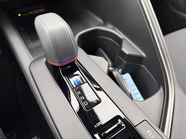 Toyota C-HR 1.8 Hybrid 140 First Edition Bi-Tone Stoel Stuur Verwarming Parkeersensoren Groot Scherm