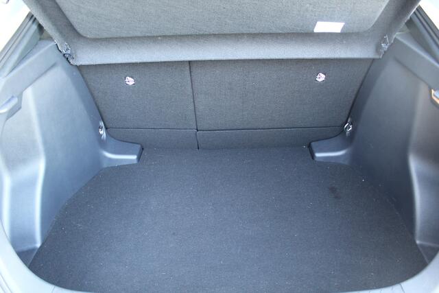 Toyota C-HR 1.8 Hybrid 140 First Edition Bi-Tone | Rijklaar | Apple/Android | Navi | Stoel-/Stuurverwarming | Dodehoekdetectie | Camera | Keyless | LED