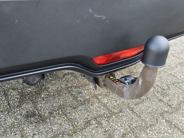 Toyota C-HR 1.8 Hybrid Dynamic Sport | Trekhaak | JBL | Navi | Alcantara/Lee