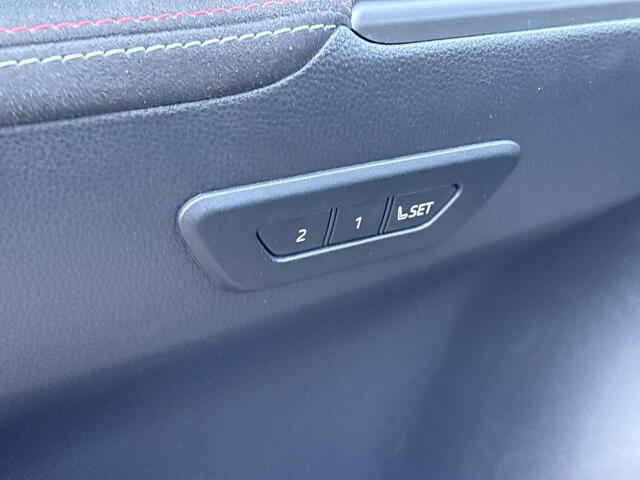 Toyota C-HR 2.0 Plug-in Hybrid 220 Black Edition **BLACK EDITION/ NIEUWE AUTO/ DIRECT LEVERBAAR**