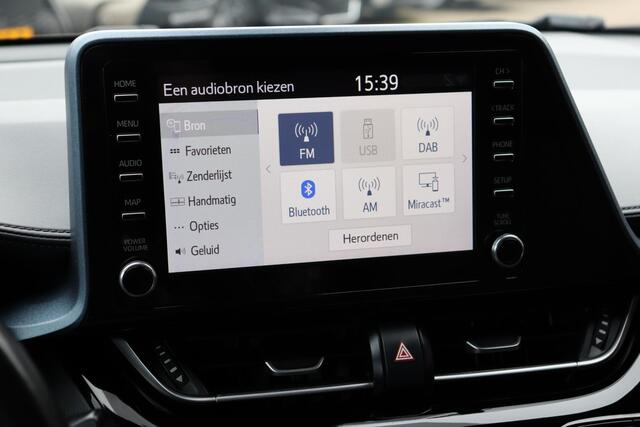 Toyota C-HR 1.8 Hybrid Dynamic, Parkeersensoren, Navi, Apple CarPlay / Android Auto.