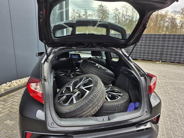 Toyota C-HR 1.8 Hybrid Dynamic | Winter/Zomer wielenset 18" |