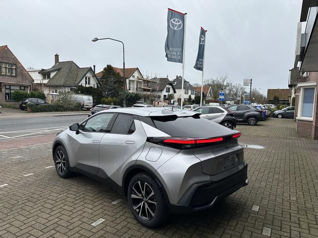 Toyota C-HR 2.0 Plug-in Hybrid 220 Dynamic Toyota navigatie / Apple Carplay / Android Auto / parkeersensoren voor en achter / adaptive cruise control / stoel- en stuurwielverwarming / parkeercamera / Toyota 10 jaar garantie programma / Toyota Pechhulppas / rijklaarpr