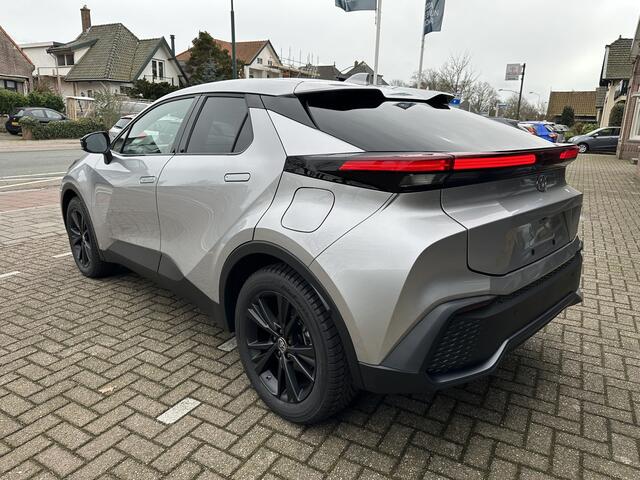 Toyota C-HR 2.0 Plug-in Hybrid 220 Dynamic Toyota navigatie / incl. winterbandenset / Apple Carplay / Android Auto / parkeersensoren voor en achter / adaptive cruise control / stoel- en stuurwielverwarming / parkeercamera / Toyota 10 jaar garantie programma / Toyota