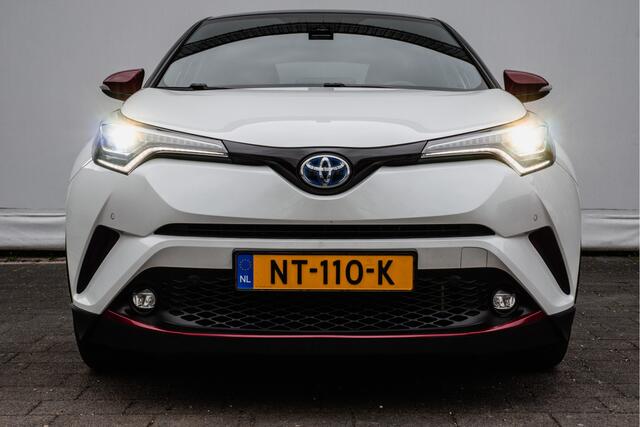 Toyota C-HR 1.8 Hybrid Bi-Tone Plus Trekhaak/ Lederen int./ Stuur+stoelverwarming/ Camera/ Blindspot/ JBL audio