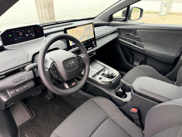 Toyota C-HR First Edition 77 kWh | DEMO & DIRECT LEVERBAAR |