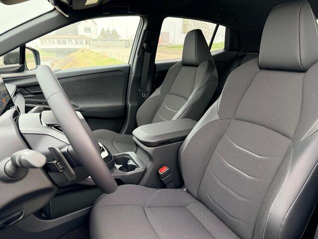 Toyota C-HR First Edition 77 kWh | DEMO & DIRECT LEVERBAAR |