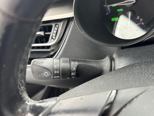 Toyota C-HR 1.8 Hybrid Style Ultimate lichtmetalen velgen 18" , Parkeersensoren voor - achter , Parkeerhulp ,navigatiesysteem full map , Stoelverwarming