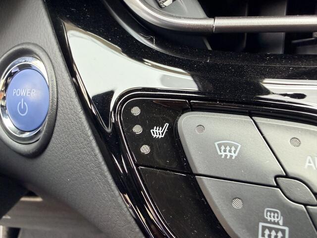 Toyota C-HR 1.8 Hybrid Executive 23.000 K.M. Verw.+in hoogte verst.b. stoelen/Leder stuur+bekl.//Navi Full M./Achteruitrij cam./Park.sens. v+a/Keyless entry+start/Dodehoek detect./Adapt. kopl.+cruisecontr./Audio instal. Premium/18 Inch