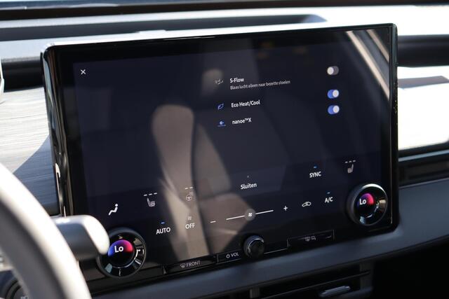 Toyota C-HR First Edition 77 kWh, Apple Carplay / Android Auto ,Adaptieve cruise control.