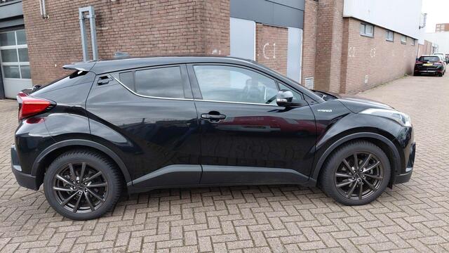 Toyota C-HR 1.8 Hybrid Dynamic Dealer onderhouden, Parkeersensoren, Navigatie, Camera