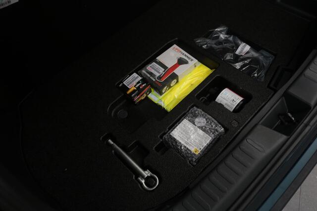 Toyota C-HR 1.8 Hybrid 140 First Edition Bitone, Groot scherm Stoel en stuurverwarming, Apple Carplay, Android Auto, Elek Achterklep.