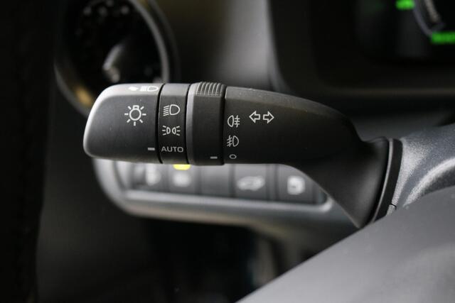 Toyota C-HR 1.8 Hybrid 140 First Edition Bitone, Groot scherm Stoel en stuurverwarming, Apple Carplay, Android Auto, Elek Achterklep.