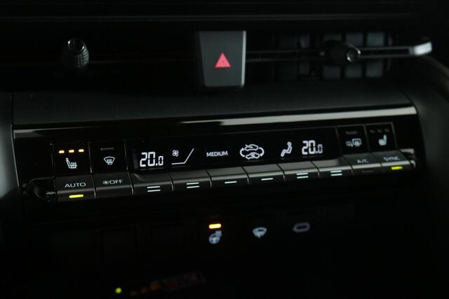 Toyota C-HR 2.0 Plug-in Hybrid 220 Dynamic Limit, Groot scherm