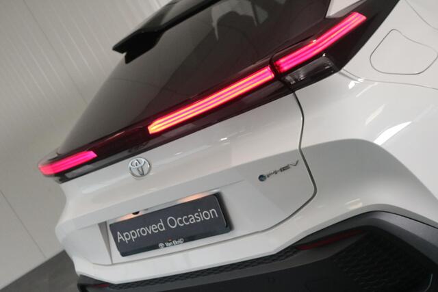 Toyota C-HR 2.0 Plug-in Hybrid 220 Dynamic Limit, Groot scherm