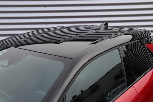 Toyota C-HR 1.8 Hybrid 140 First Edition, Limited Bi-Tone Stoel- Stuurverwarming, Apple Carplay/Android auto, Elektrische Achterklep!