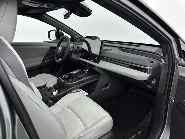 Toyota C-HR Executive AWD 77 kWh | Apple Carplay & Android Auto | Parkeercamera | * | Direct leveren |