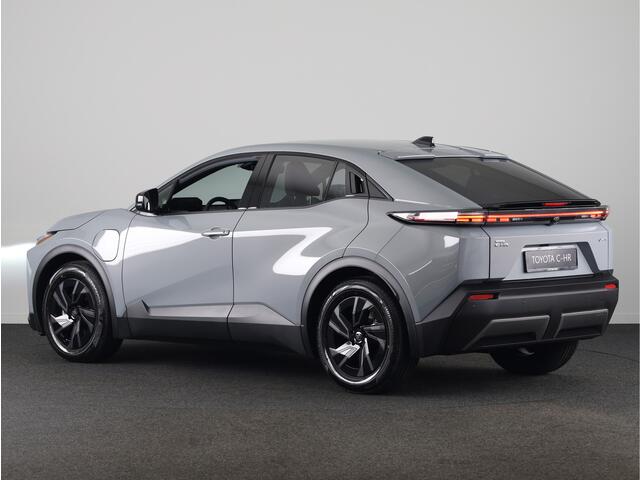 Toyota C-HR First Edition 77 kWh *NIEUW* | Uit voorraad leverbaar! | Metaallak |