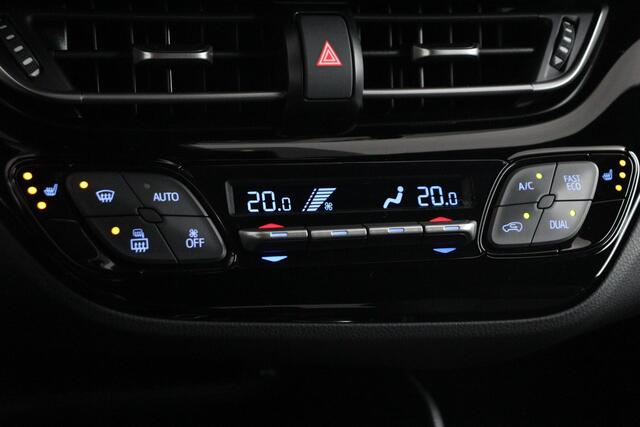 Toyota C-HR 1.8 Hybrid First Edition | navigatie | stoelverwarming | Trekhaak | Apple Carplay/Android Auto |